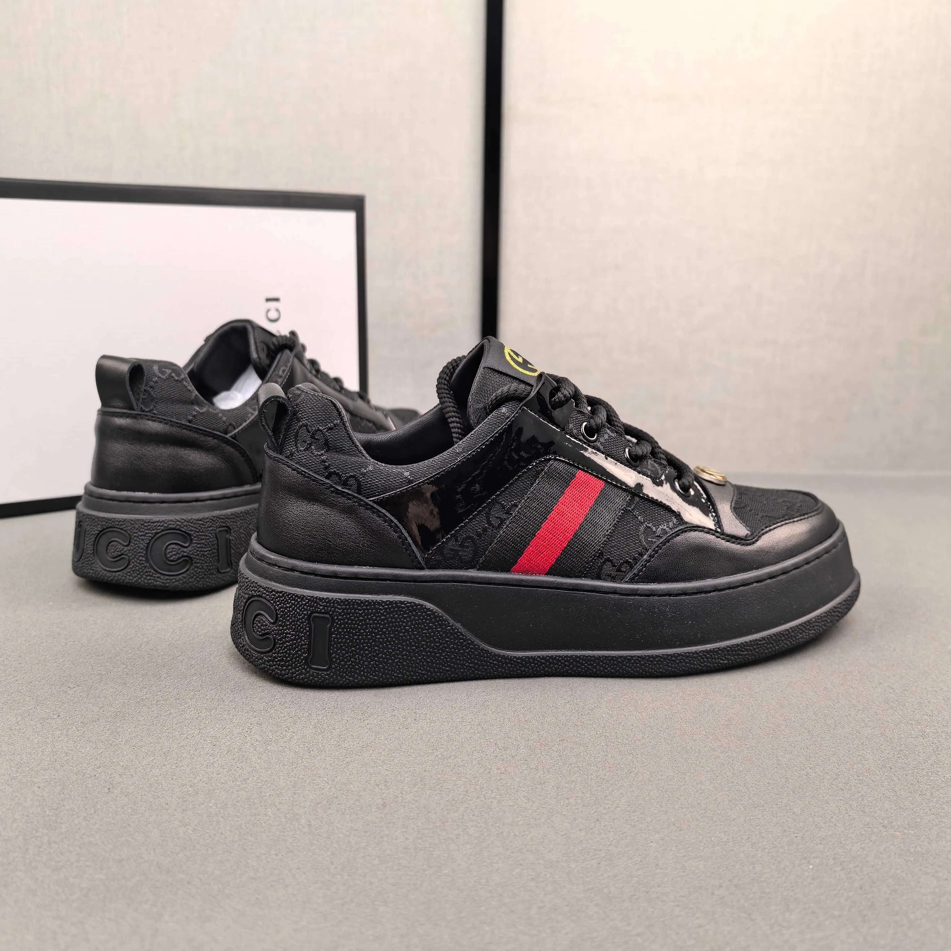 PP440🍒🍒🍒Gucci GUCCI official website latest model🎁classic casual fashion men's shoes👟hot style💥simple and elegant style, exclusive for trendy men. Unique official website latest brand elements👑Gucci original decoration, fashionable and generous, original soft calfskin fabric➕Comfortable soft first-layer pigskin lining ✅The official website specifies wear-resistant casual outsole, the classic model is taken at the counter in real life🎬Color: 2⃣️colors available😍Number 38-44